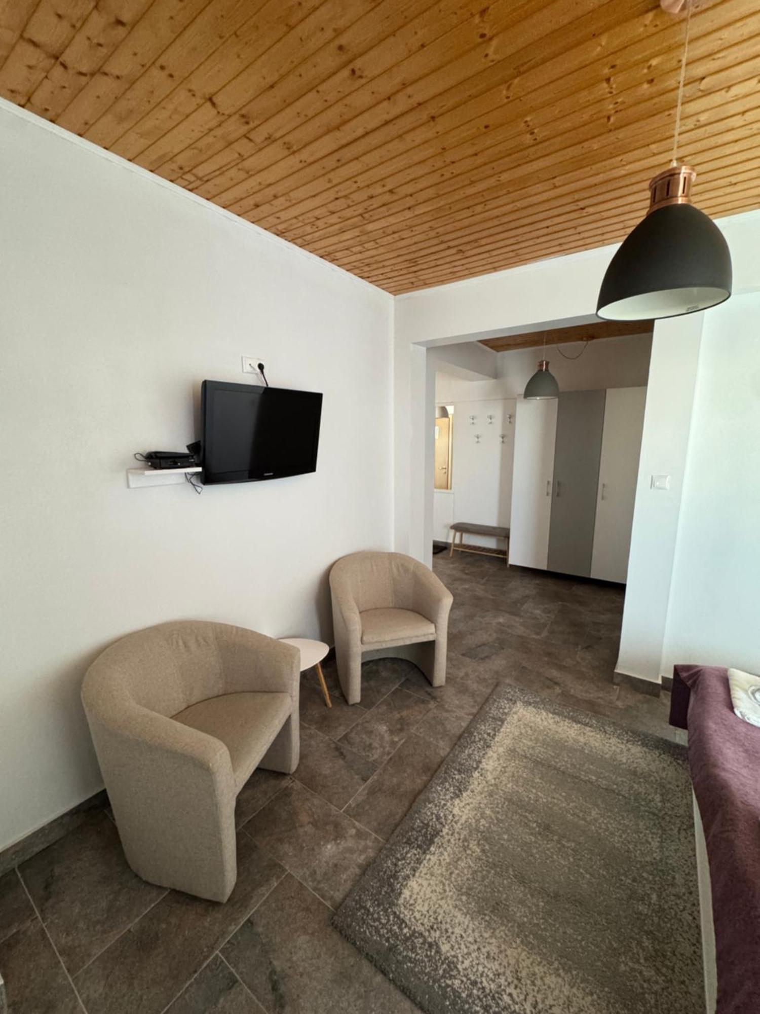 Red Family Apartments Paltinis Phòng bức ảnh